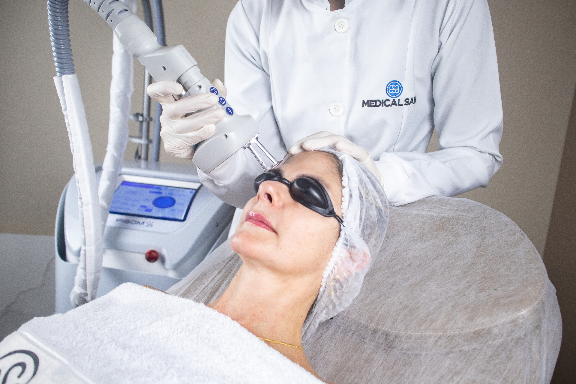 Aplicação do Pisom Thulium em tratamento facial